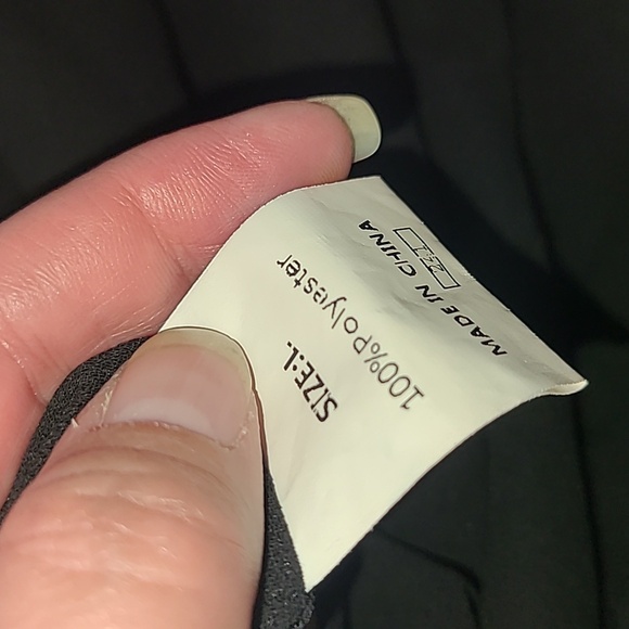 Elegant Black Sleeveless Dress - Picture 2 of 7